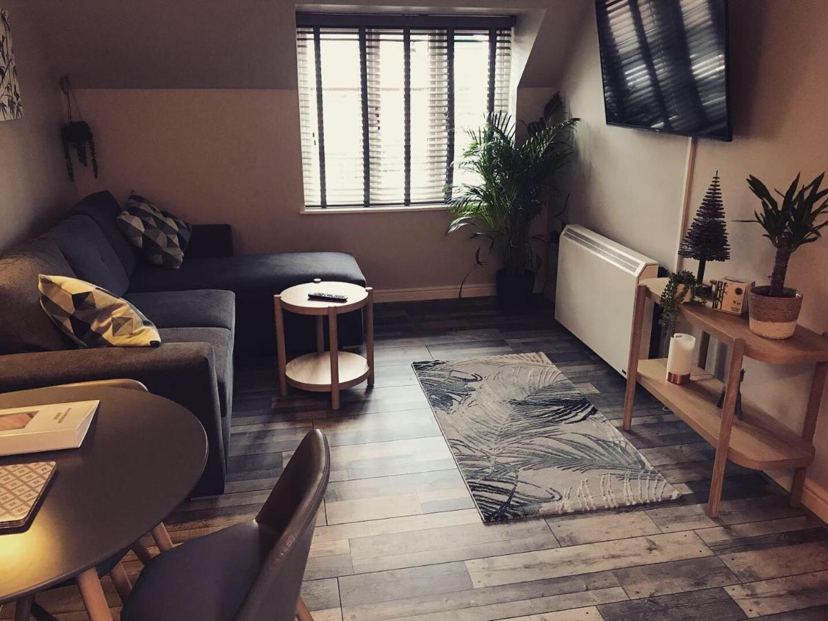 Clarabel's Guest House- The Cranny Apartment *